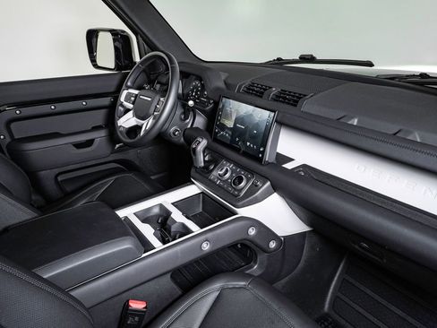 Used 2025 Land Rover Defender 110 S image 14