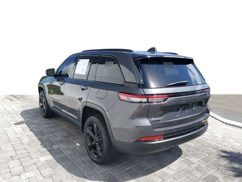 Used 2022 Jeep Grand Cherokee Altitude image 3