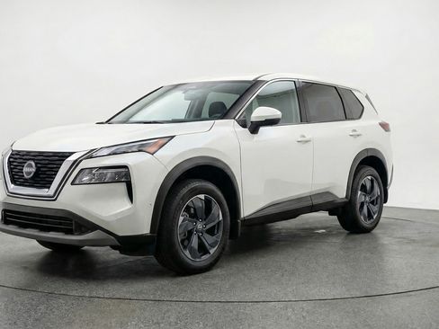 Used 2025 Nissan Rogue SV AWD/4WD image 3