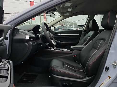 Certified 2025 Nissan Altima 2.5 SR AWD/4WD image 15