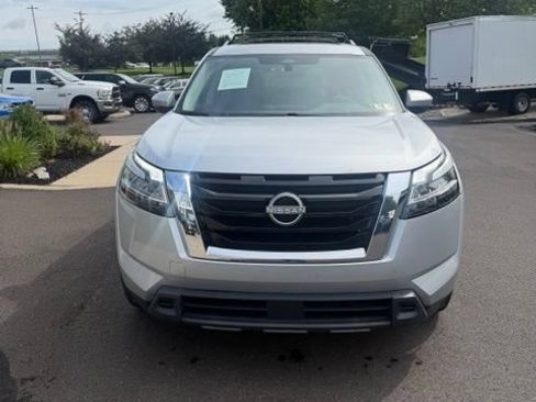Used 2022 Nissan Pathfinder SV w/ SV Premium Package AWD/4WD image 3