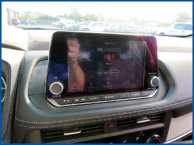 Used 2023 Nissan Rogue S AWD/4WD image 13