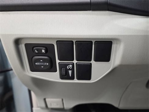 Used 2015 Toyota Prius Two image 26