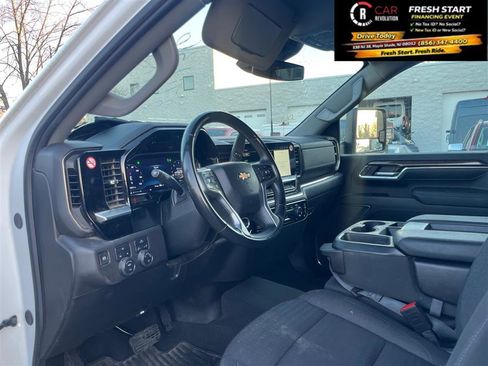 Used 2024 Chevrolet Silverado 2500 LT image 9