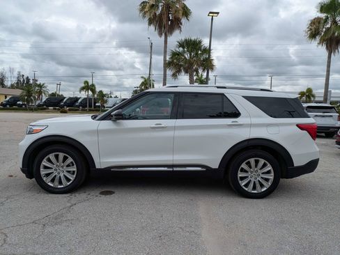 Used 2023 Ford Explorer Limited w/ Limited Technology Package RWD image 7