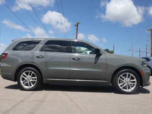 Used 2023 Dodge Durango GT RWD image 5