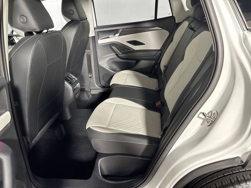 Certified 2025 Volkswagen Tiguan SE FWD image 21