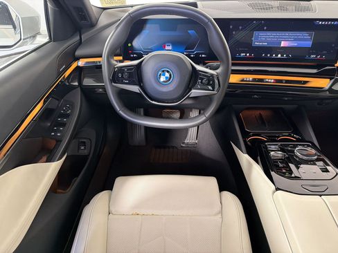 Used 2024 BMW i5 eDrive40i w/ Executive Package RWD image 29