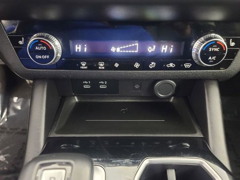 Used 2025 Mitsubishi Outlander SE AWD/4WD image 35