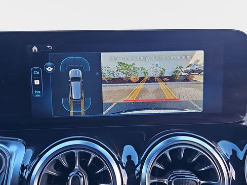 Used 2025 Mercedes-Benz GLB 250 GLB 250 image 27