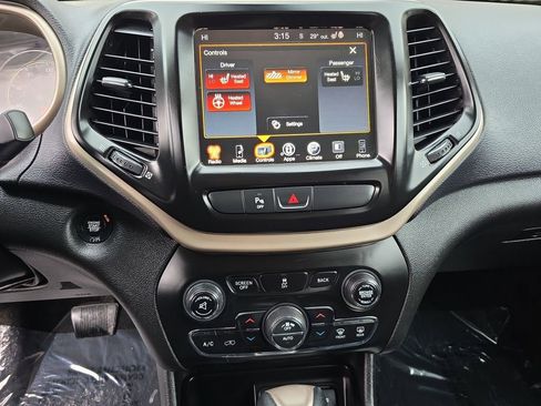 Used 2018 Jeep Cherokee Limited image 11