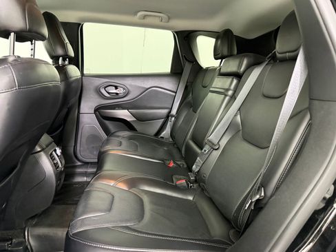 Used 2019 Jeep Cherokee Limited image 15