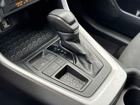 Used 2019 Toyota RAV4 LE image 16