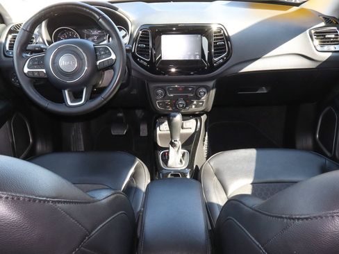 Used 2019 Jeep Compass Latitude FWD image 10