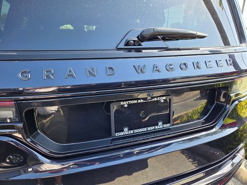 Used 2024 Jeep Grand Wagoneer Series III w/ Rear Seat Video Group 1 AWD/4WD image 4