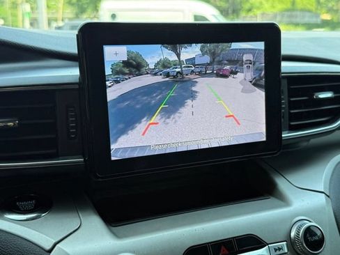 Used 2022 Ford Explorer XLT w/ Equipment Group 202A AWD/4WD image 19