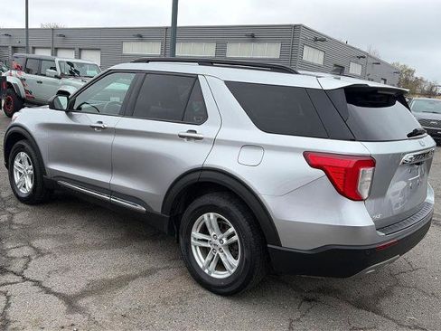 Certified 2021 Ford Explorer XLT w/ Equipment Group 202A AWD/4WD image 3
