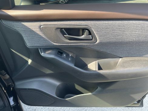 Used 2023 Nissan Rogue S FWD image 19