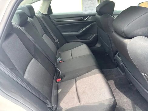 Used 2018 Honda Accord EX image 32