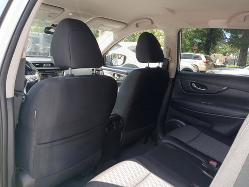 Used 2019 Nissan Rogue SV FWD image 12