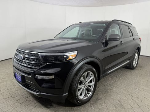 Used 2023 Ford Explorer XLT w/ Equipment Group 202A RWD image 3