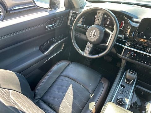 Used 2023 Nissan Pathfinder Platinum w/ Lighting Package (N93) image 23