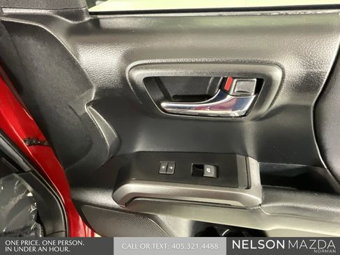 Used 2022 Toyota Tacoma TRD Sport w/ Technology Package image 22