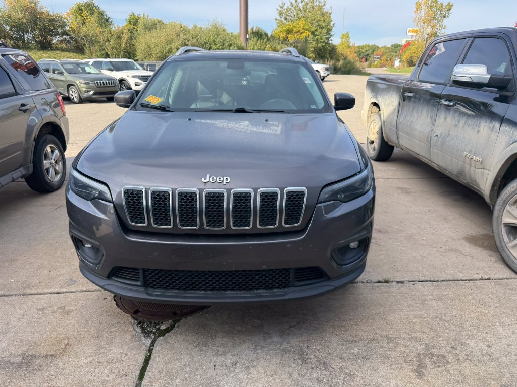 Used 2019 Jeep Cherokee Latitude Plus AWD/4WD image 2