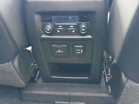 Used 2018 Chevrolet Traverse Premier image 30