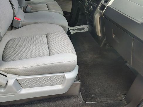 Used 2011 Ford F150 XLT w/ XLT Chrome Pkg image 22