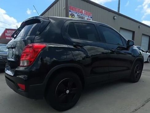 Used 2020 Chevrolet Trax LS w/ Tint and Cruise Package FWD image 3