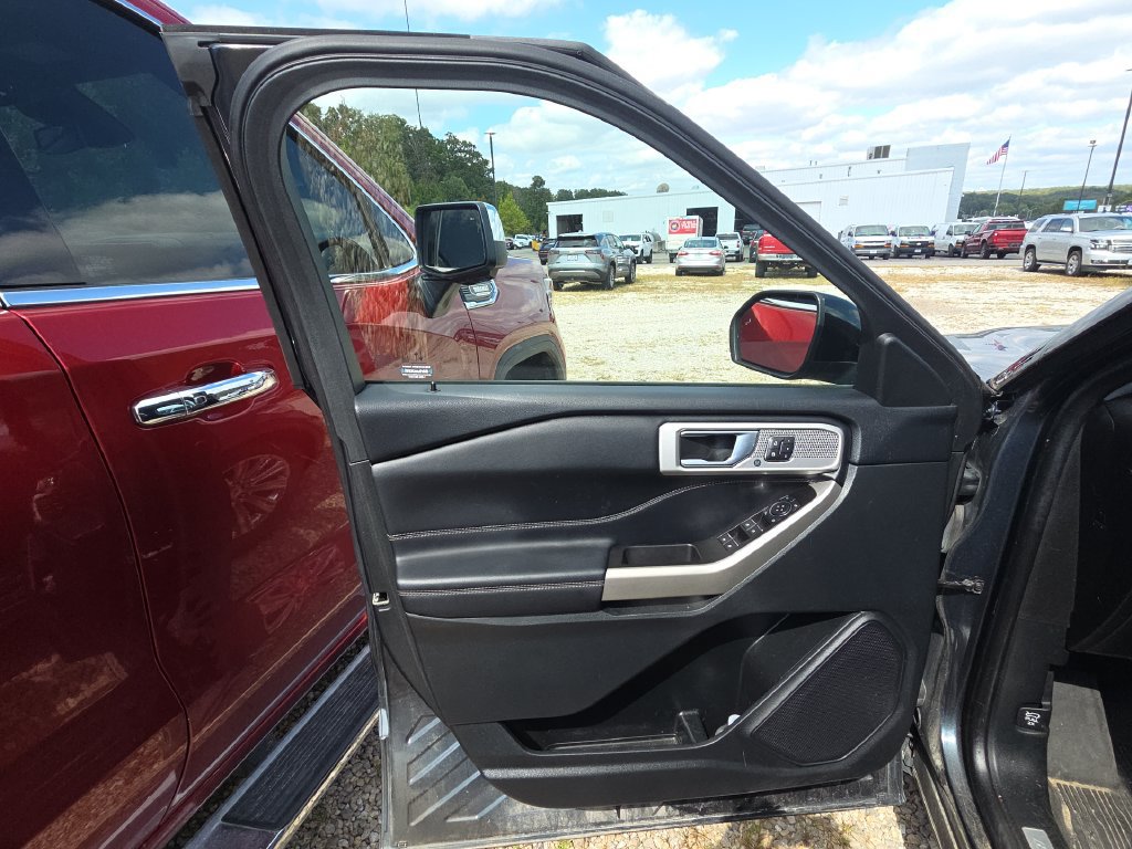 Used 2022 Ford Explorer Limited w/ Equipment Group 301A AWD/4WD image 7