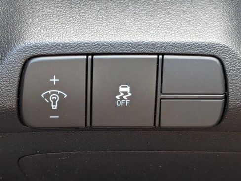 Used 2024 Hyundai Elantra SEL FWD image 21
