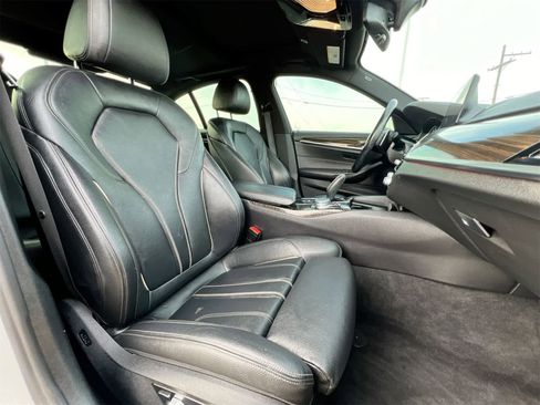 Used 2018 BMW 530i xDrive w/ Premium Package image 21