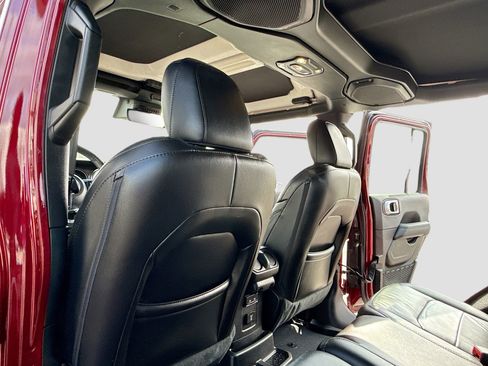 Used 2021 Jeep Wrangler Unlimited Sahara image 6