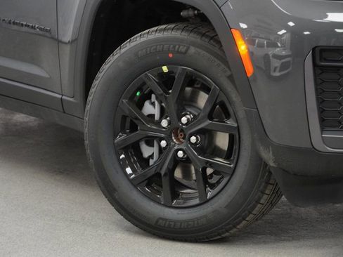 New 2026 Jeep Grand Cherokee Altitude image 4