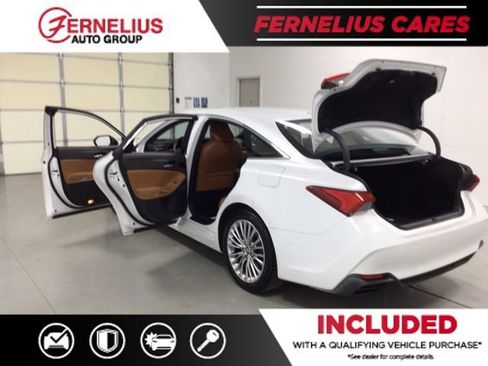 Used 2019 Toyota Avalon Limited image 13