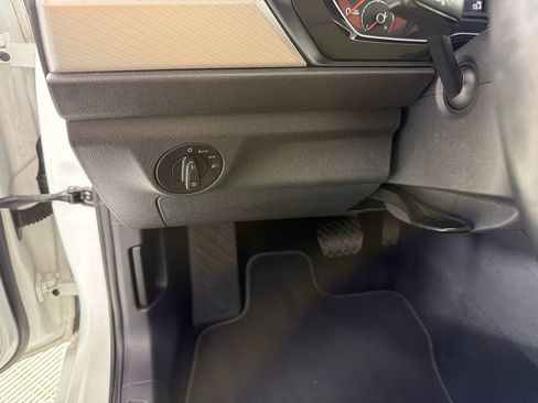 Used 2019 Volkswagen Jetta SE w/ Cold Weather Package FWD image 13