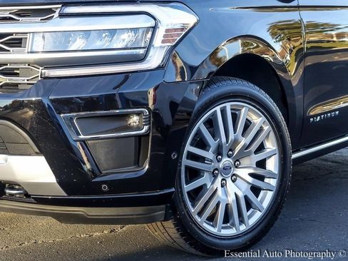 Used 2024 Ford Expedition Platinum image 5