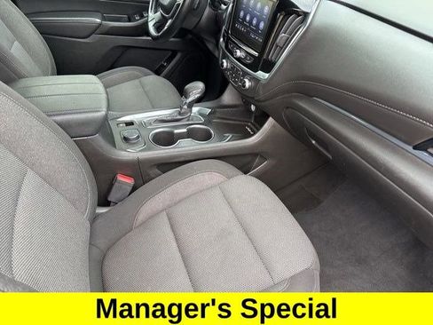 Used 2023 Chevrolet Traverse LT image 40
