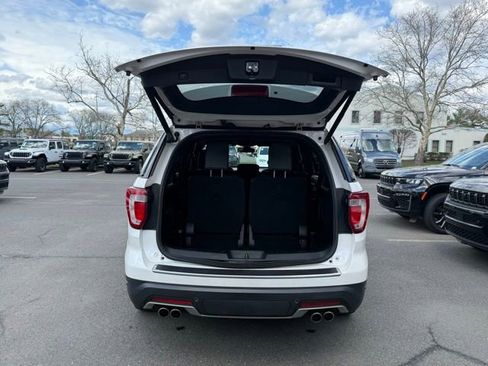 Used 2018 Ford Explorer Platinum image 17