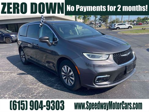 Used 2022 Chrysler Pacifica Touring-L w/ Uconnect Theater Family Group FWD image 1