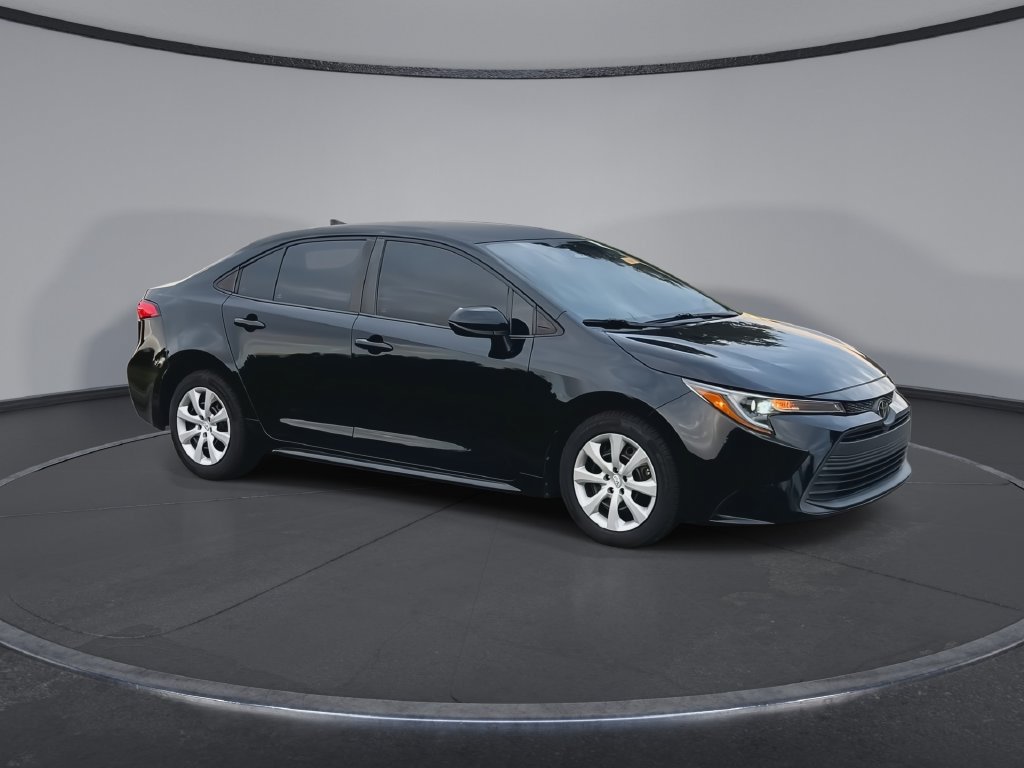 Used 2023 Toyota Corolla LE FWD image 2