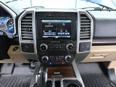 Used 2015 Ford F150 Lariat w/ Equipment Group 502A Luxury AWD/4WD image 32