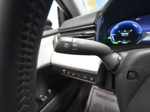 Used 2025 Toyota Camry XLE image 12