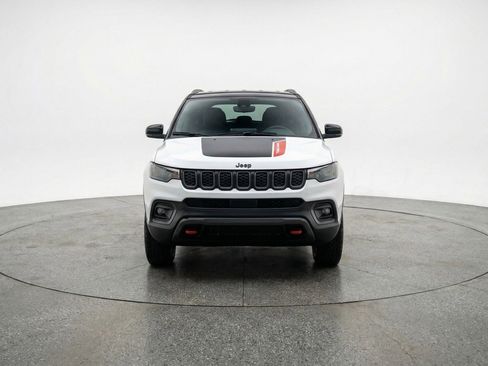 Used 2025 Jeep Compass Trailhawk AWD/4WD image 2