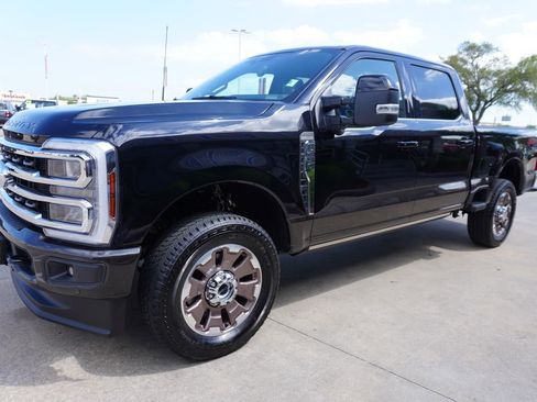 Certified 2024 Ford F250 King Ranch w/ FX4 Off-Road Package AWD/4WD image 7