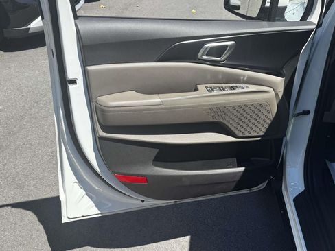 Used 2026 Kia Carnival FWD image 15