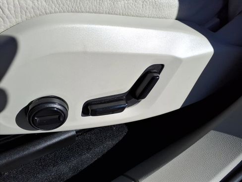 Certified 2023 Volvo XC60 B5 Plus w/ Climate Package image 17