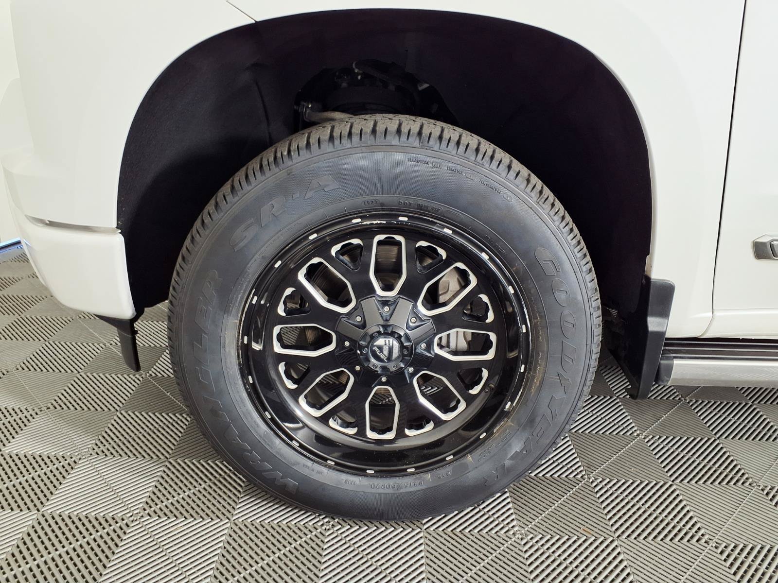 Used 2023 Chevrolet Silverado 1500 High Country w/ High Country Premium Package AWD/4WD image 7